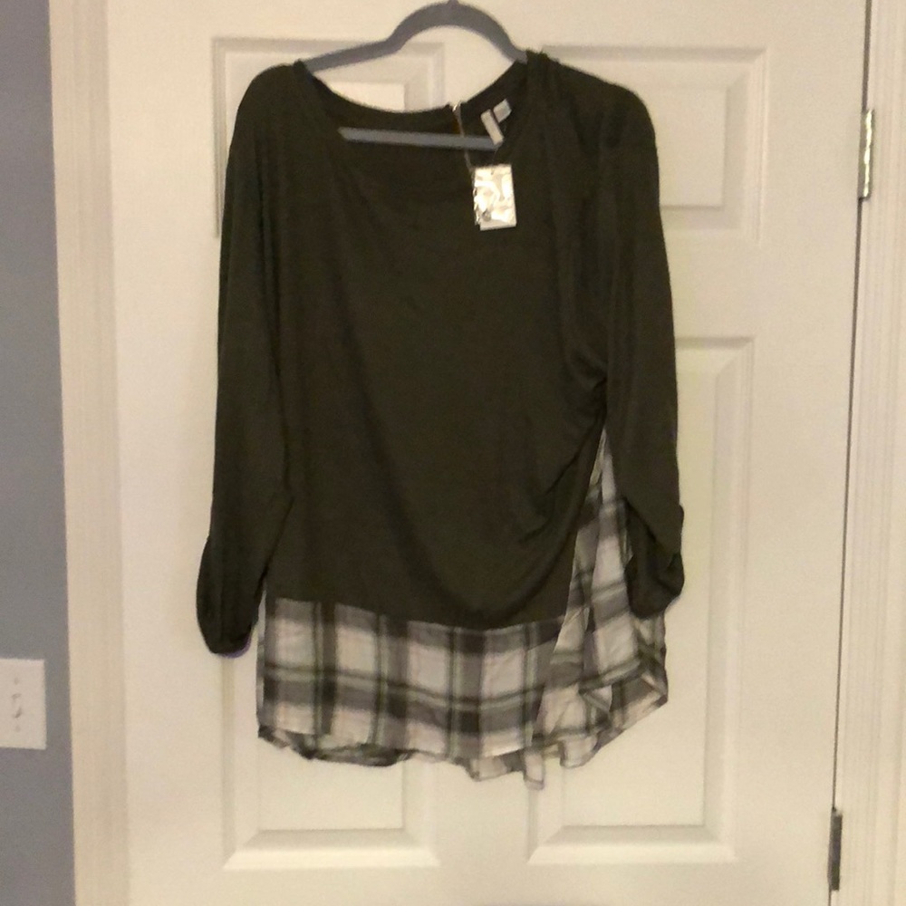 New with tags Cato olive long sleeve zip back top